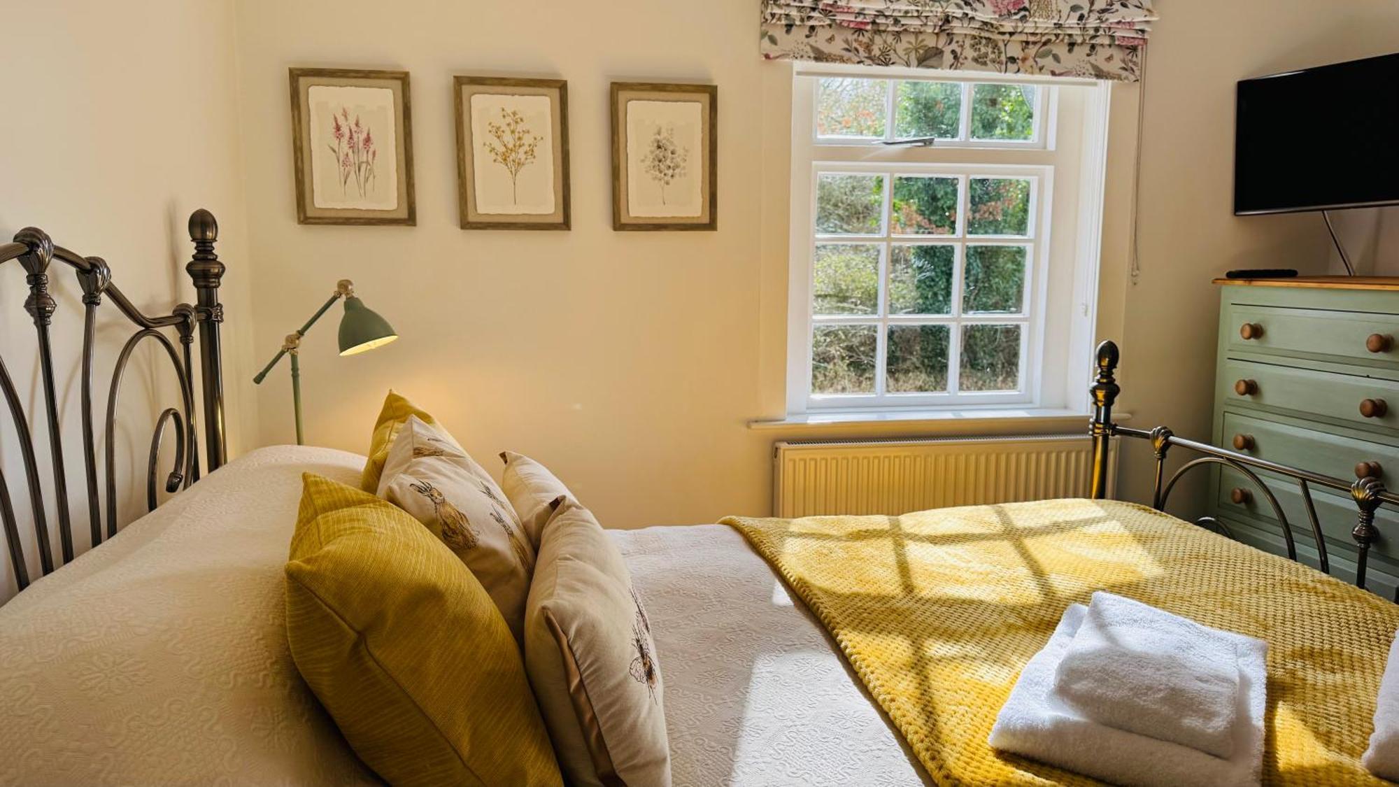 3 Bed Spa Cottage Southwater Экстерьер фото
